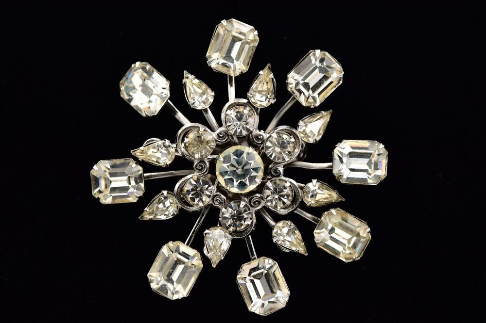 Vintage Clear Rhinestone Starburst Crystal Brooch Snowflake Pin Spray BinAT
